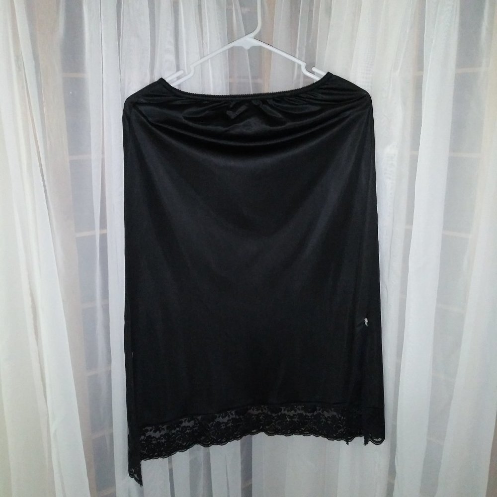Maidenform Black Chantilly Half Slip